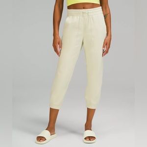 Lululemon Loungeful High-Rise Cropped Jogger - Dewy